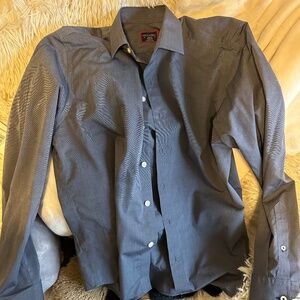 Untuckit men’s dress shirt